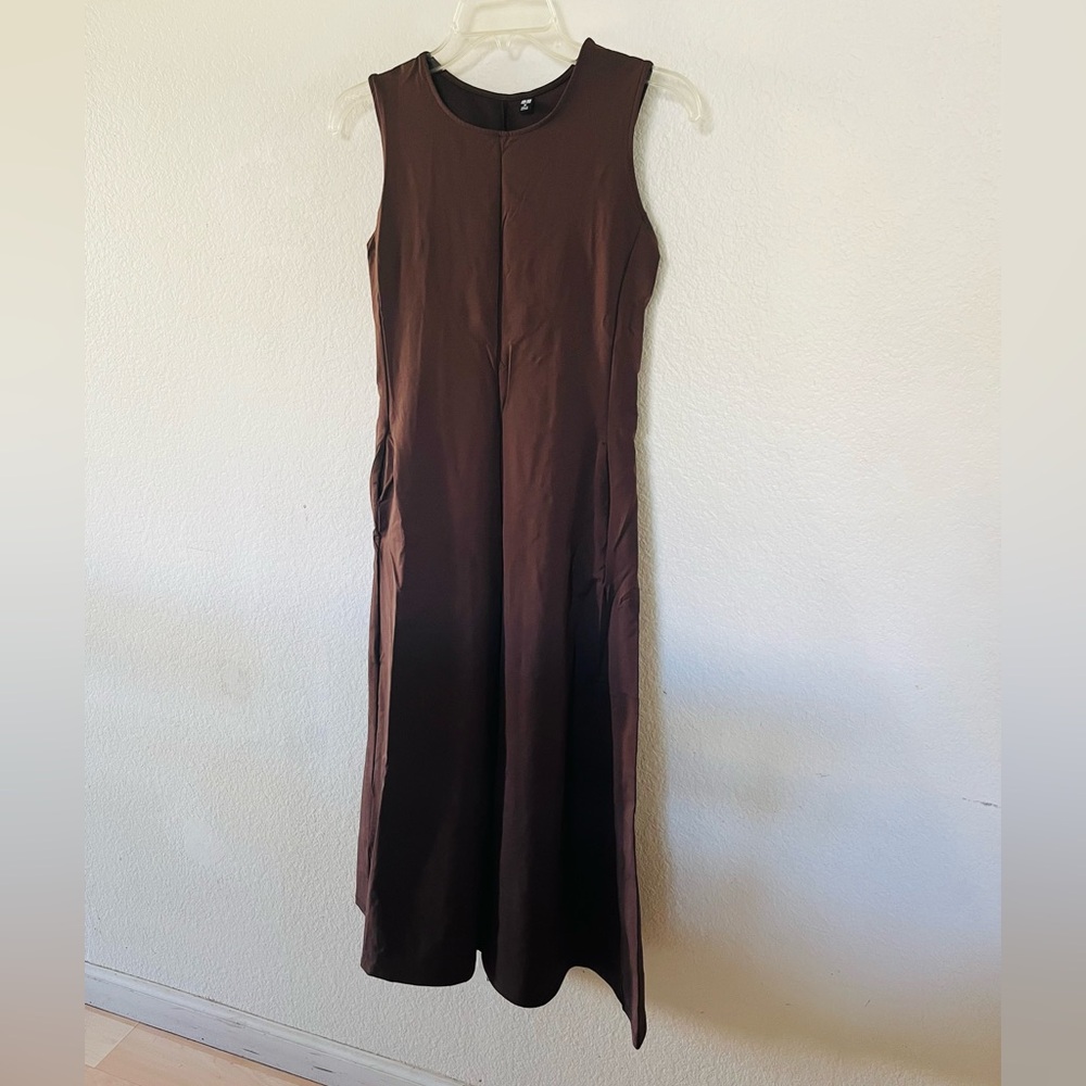 Uniqlo Sleeveless Midi Dress in Deep Brown